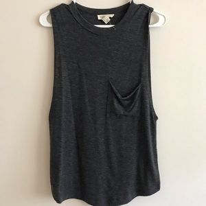 Very relaxed tank top with scoop sleeves